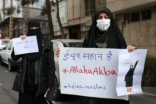 تجمع دانشجویان ایرانی در اعتراض به‌ اقدام ضدحجاب هند