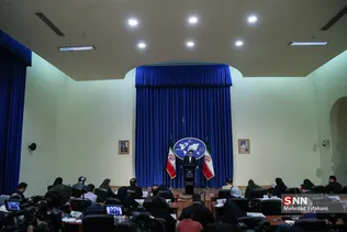 اولین نشست خبری سید عباس موسوی، سخنگوی جدید وزارت امور خارجه امروز سه شنبه هفتم خرداد ماه برگزار در ساختمان شماره 9 این وزارت خانه برگزار شد
