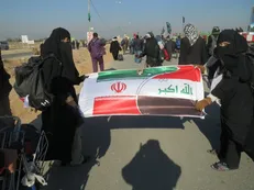 وقتی عراقی‌ها جای خود را به زائران ایرانی می‌دهند/ اسلام مرز ندارد، بازیچه بدخواهان نمی‌شویم!