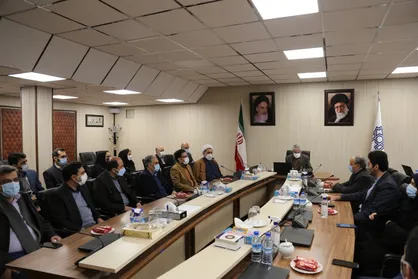 &zwnj;می&zwnj;توان متناسب با سیاست به علم جهت داد