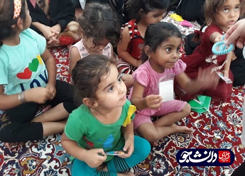 فعالیت جهادگران خواهر دانشگاه آزاد اهواز در روستای سیل زده سبحانیه