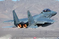 سرنگونی جنگنده F-15 عربستان در آسمان مأرب یمن + فیلم