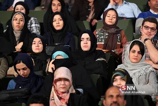 بی