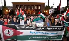 مغربی‌ها پرچم رژیم اسرائیل را به آتش کشیدند/ تاکید بر لغو عادی‌سازی با تل‌آویو