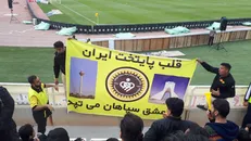 پرتاب نارنجک توسط هواداران پرسپولیس و سپاهان!
