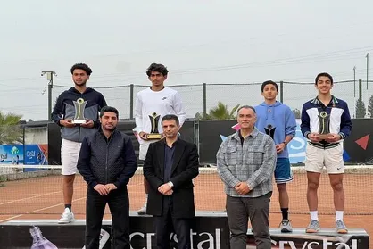 سام عطاران قهرمان بخش انفرادی و دو نفره مسابقات بین&zwnj;المللی تنیس جوانان در ساری شد