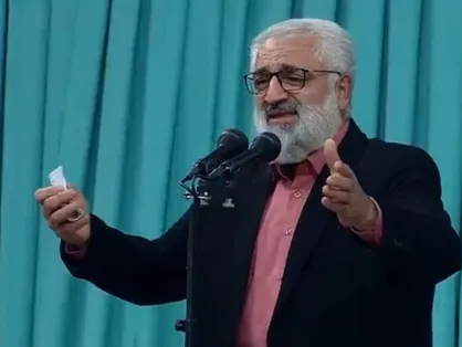 لحظاتی از مولودی&zwnj;خوانی آقای حمید رمضان&zwnj;پور در گرامیداشت عید میلاد پیامبر اکرم (ص) و امام صادق (ع) در حسینیه امام خمینی (ره)