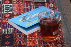 هدیه رهبر انقلاب که تبدیل به طرح جلد کتاب شد