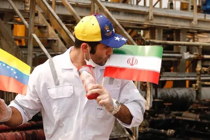 شبکه آمریکایی الحره: ایران نباید به ونزوئلا بنزین فروخته و در مقابل طلا بگیرد
