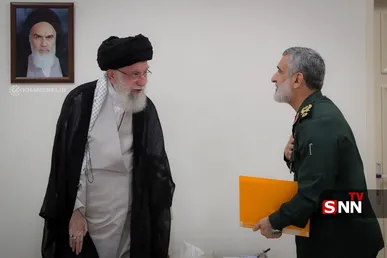 انتشار نخستین‌بار؛ تصویری از دیدار سردار سرلشکر شهید حاجی‌زاده با فرمانده شهید کل قوا