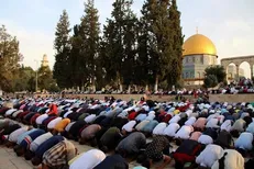 حضور بیش از ۷۰ هزار فلسطینی در نماز جمعه مسجد الاقصی