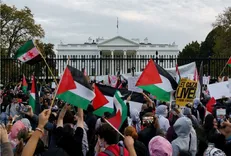 تظاهرات مقابل محل اقامت نتانیاهو در واشنگتن؛ جای جنایتکار جنگی در زندان است!