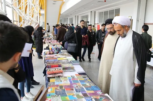 برگزاری نمایشگاه خیریه با هدف کمک به کودکان زلزله زده توسط انجمن اسلامی دانشجویان دانشگاه صنعتی کرمانشاه
