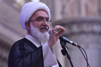 خطیب جمعه تهران: تنها راه پیش روی ما ایران قوی و بازدارندگیِ فعالِ بومی است/ روی کلمه &laquo;اتحاد&raquo; خیلی باید سرمایه&zwnj;گذاری کنیم + فیلم