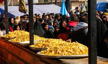 توزیع روزانه ۴۷ هزار وعده غذا در مرز مهران/ خدمات ۲۴ ساعته موکب&zwnj;ها هنگام بازگشت زائران