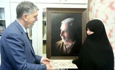 وزیر ارشاد با خانواده زنده‌یاد امیرحسین فردی دیدار کرد