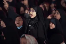 هم‌خوانی دختران هیأت آیین حسینی با حاج میثم مطیعی