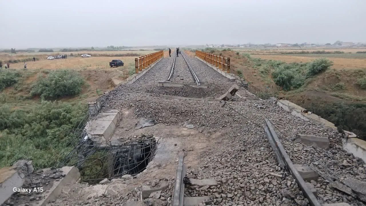 عبور قطار کانتینری از پل آقتکه آققلا واقع در مسیر ریلی اینچهبرون-تهران + فیلم عبور قطار کانتینری از پل آقتکه آققلا واقع در مسیر ریلی اینچهبرون-تهران + فیلم