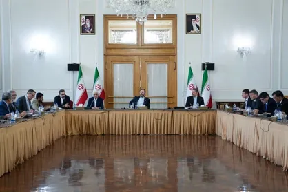 نشست غریب آبادی با سفرا و روسای نمایندگی&zwnj;های دیپلماتیک خارجی مقیم تهران