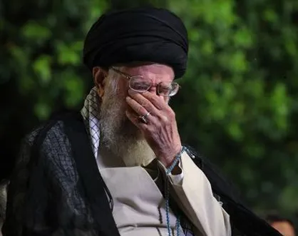 شاعری که اشک&lrm;های رهبر انقلاب را جاری کرد / من هم بغض کردم؛ مثل دختری که سال&zwnj;ها در انتظار دیدار پدرش بود