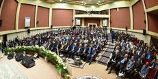 از مدارسی که سربازخانه هستند تا جیغ یکی از مهمانان بین سخنرانی آقای وزیر