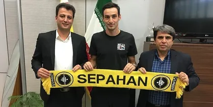 گیورگی گولسیانی با باشگاه سپاهان تمدید کرد