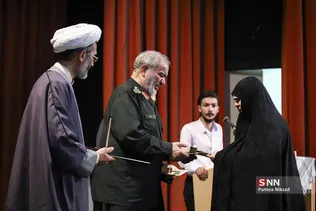 تجلیل از خانواده شهدای دانشجو
