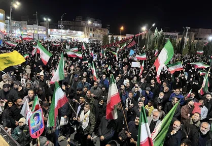 رجزخوانی حماسی کرمانی&zwnj;ها: یا حضرت صاحب الزمان آماده&zwnj;ایم آماده&zwnj;ایم+فیلم