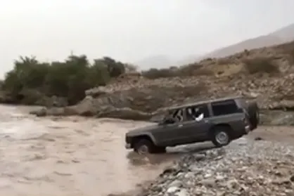 باز هم یک کلیپ خارجی را به اسم وطنی در فضای مجازی غالب کردند؛ این بار خودکشی یک پاترول در سیل