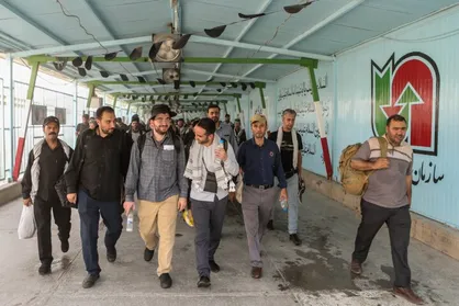 موج بازگشت زوار از مرز مهران با تردد بیش از ۳۳۰ هزار نفر آغاز شد