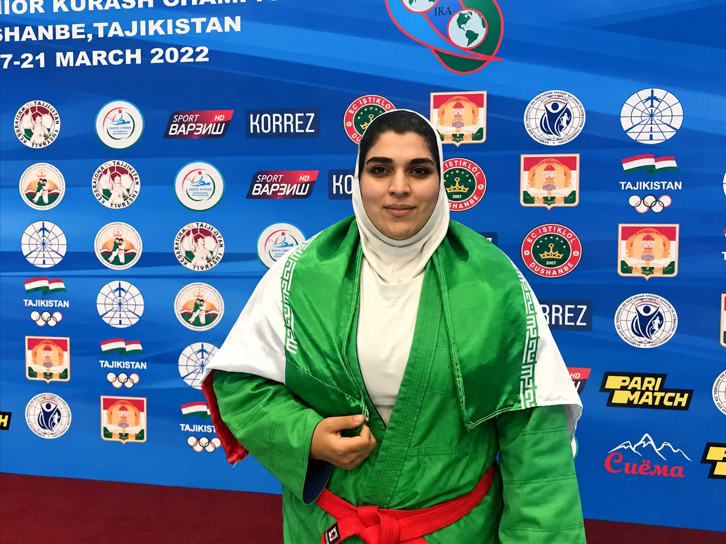 برنز آسیایی ناگویا بر گردن فاطمه برمکی