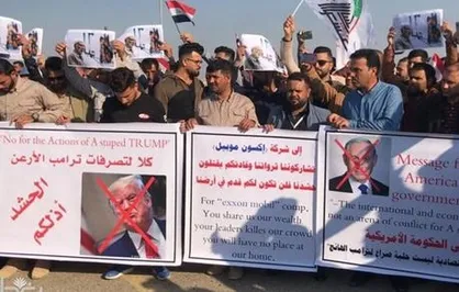 تجمع مردم بصره مقابل شرکت نفتی &laquo;اکسون موبیل&raquo; آمریکا