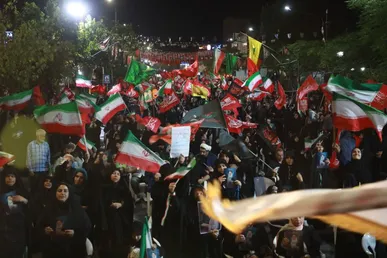 خروش حماسی کویرنشینان سمنان در شب ۱۳۷ اقتدار / طنین فریاد «انتقام» در خیابان‌های شهر+فیلم