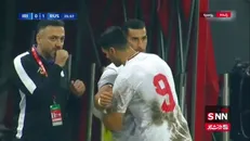 احسان حاج صفی پس از مصدومیت مهدی محبی  در دقیقه ۲۶ وارد زمین شد