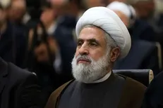 شیخ نعیم قاسم: به ترور شهید طباطبایی در زمان مشخص پاسخ می‌دهیم / آنهایی که می‌خواهند حزب‌الله را خلع سلاح کنند نوکر اسرائیل هستند + فیلم