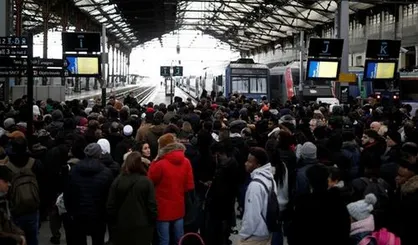 اعتراضات کارگران فرانسوی مانع ارسال سوخت از پالایشگاه توتال در فرانسه