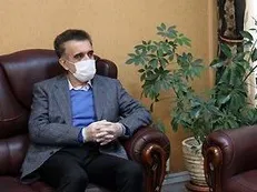 رئیس دانشگاه علوم پزشکی قم در دفتر کار خود حاضر شد