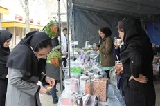 بازارچه خیریه در دانشکده دندانپزشکی خرم‌آباد برپا شد/ آزادی زندانی ۷۱ ساله دیه از برکات این بازارچه