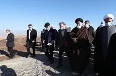 بازدید آیت‌الله رئیسی از محل انباشت کیک روی زنجان/ فواید ثروت ناشی از استحصال پسماند روی باید نصیب مردم زنجان شود