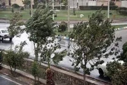 هشدار هواشناسی درباره وزش بادهای شدید/ ادامه بارش&zwnj;های رگباری در ۱۱ استان