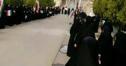 دانشگاهیان مرکز شهید مطهری خوی در حمایت از سپاه تجمع کردند + تصاویر