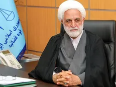 رئیس قوه قضائیه بدون تشریفات و با پرواز عمومی وارد هرمزگان شد/ استمرار لغو تشریفات از برنامه‌های رئیس عدلیه