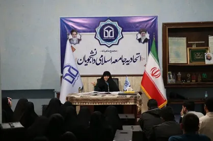 بادپا: دانشگاه&zwnj;ها ملزم به برگزاری برنامه&zwnj;های سیاسی در روز دانشجو هستند/ شیراوژن: برخی شعار&zwnj;ها در شان دانشجویان نبود