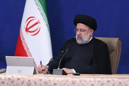 مجاهدان در سایه همراهی چنین بانوان صبوری، عزت را برای کشور به ارمغان آوردند