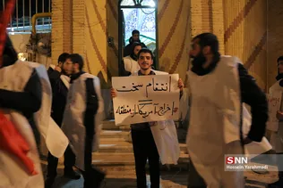 تحصن اعلام خون خواهی دانشجویان در فرودگاه مهرآباد