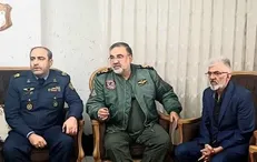 دیدار فرمانده نیروی هوایی ارتش با خانواده شهید خلبان «پیرزاده»