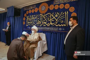 
ملبس شدن جمعی از طلاب به دست آیت الله نوری همدانی
