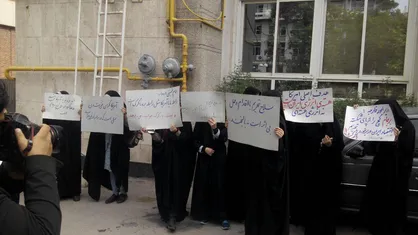 سخنرانی&laquo;ظریف&raquo; در دانشگاه امیرکبیر بدون حضور نمایندگان تشکل&zwnj;ها/ دانشجویان تجمع کردند + تصاویر