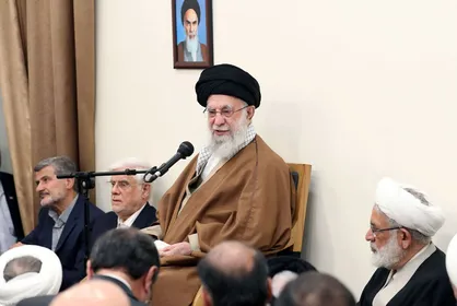 رهبر انقلاب: مسائل کشور را به گفت&zwnj;و&zwnj;گو&zwnj;ها گره نزنیم/ گفت&zwnj;و&zwnj;گو&zwnj;های عمان در قدم&zwnj;های اول خوب اجرا شده است + فیلم