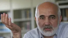 انتقاد از پنهان کاری دستگاه‌های دولتی/ محرمانه کردن‌ها قانونی نیست